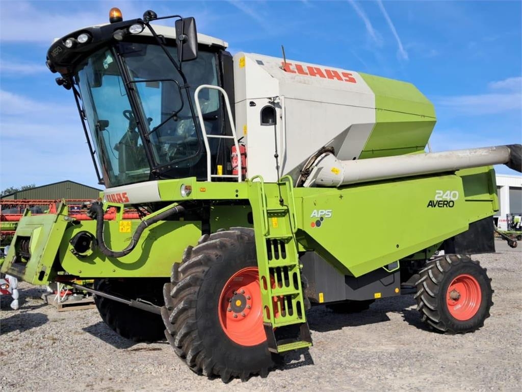 CLAAS AVERO 240