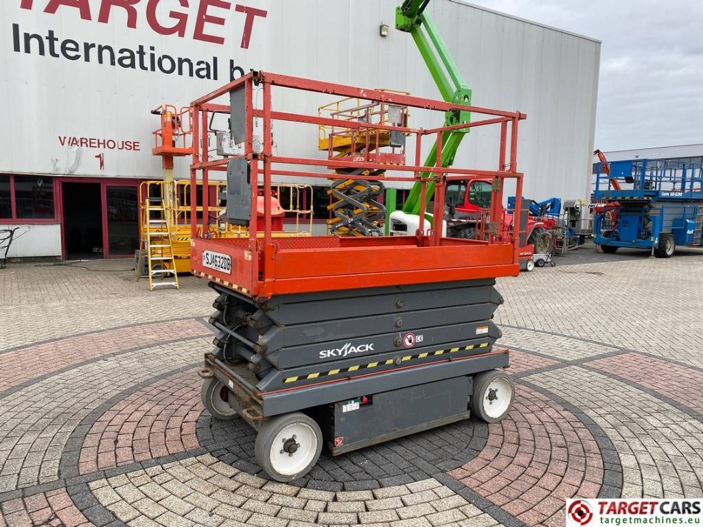 SkyJack SJIII-4632 Electric 4632 Scissor Work Lift 1170cm