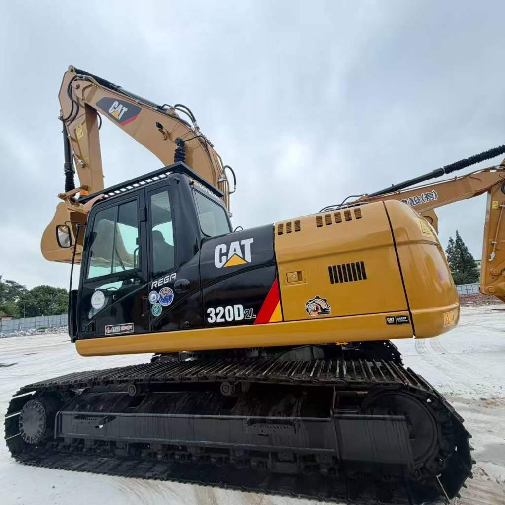 Pelle sur chenilles Caterpillar 320 D2L — occasion 2023, 850 h
