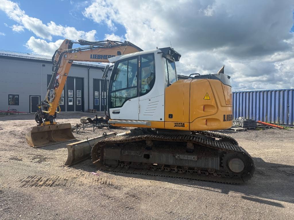 Liebherr R 914 Compact Leica 2D Engcon Centralsmörjning