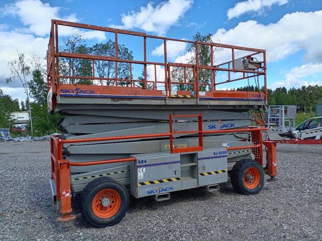 SkyJack SJ 9250