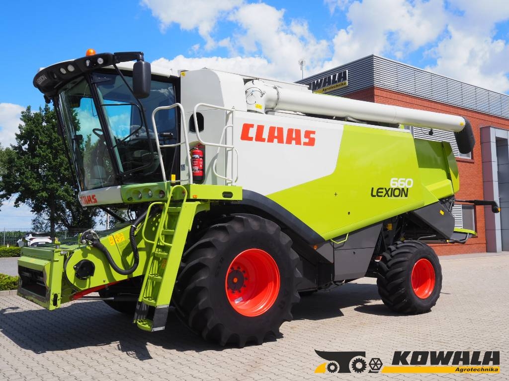 CLAAS Lexion 660 + V750