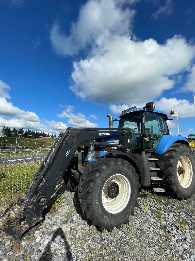 New Holland T 8040