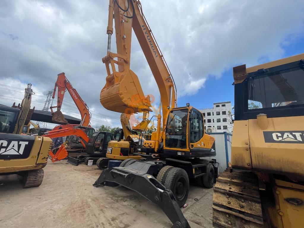Hyundai R210W-9