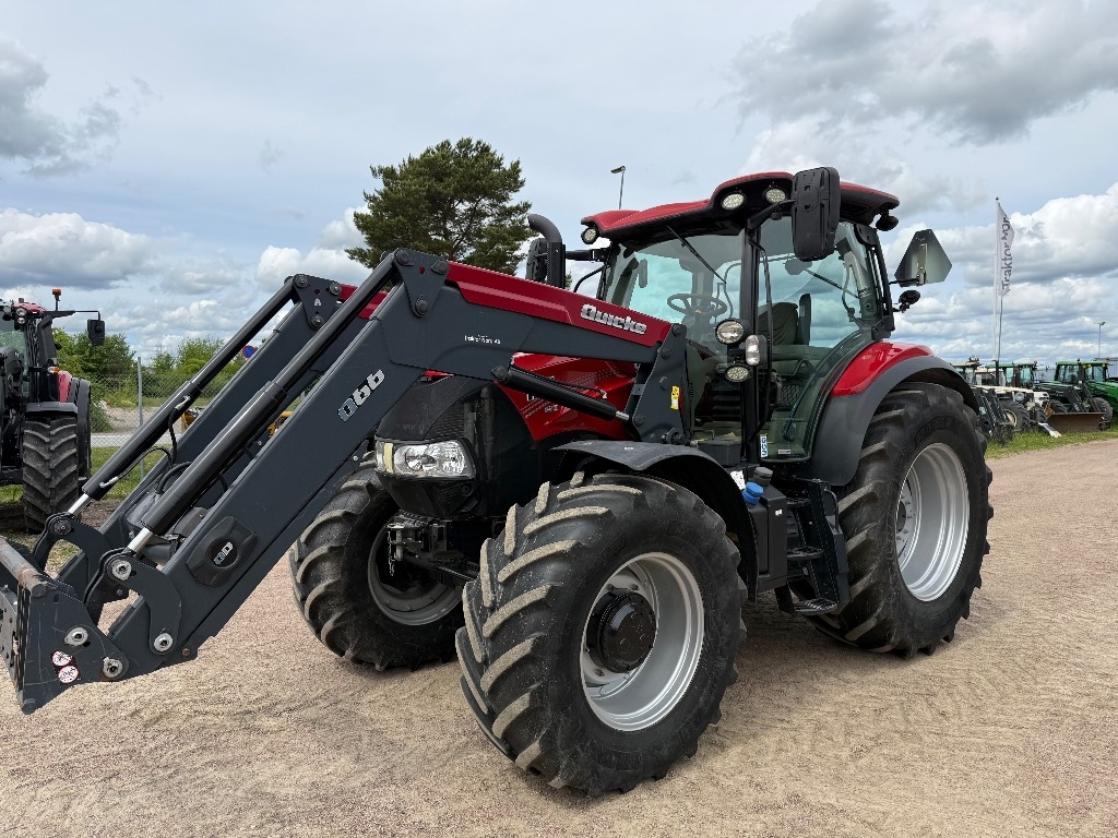Case IH Maxxum 125 CVX Quicke Q66