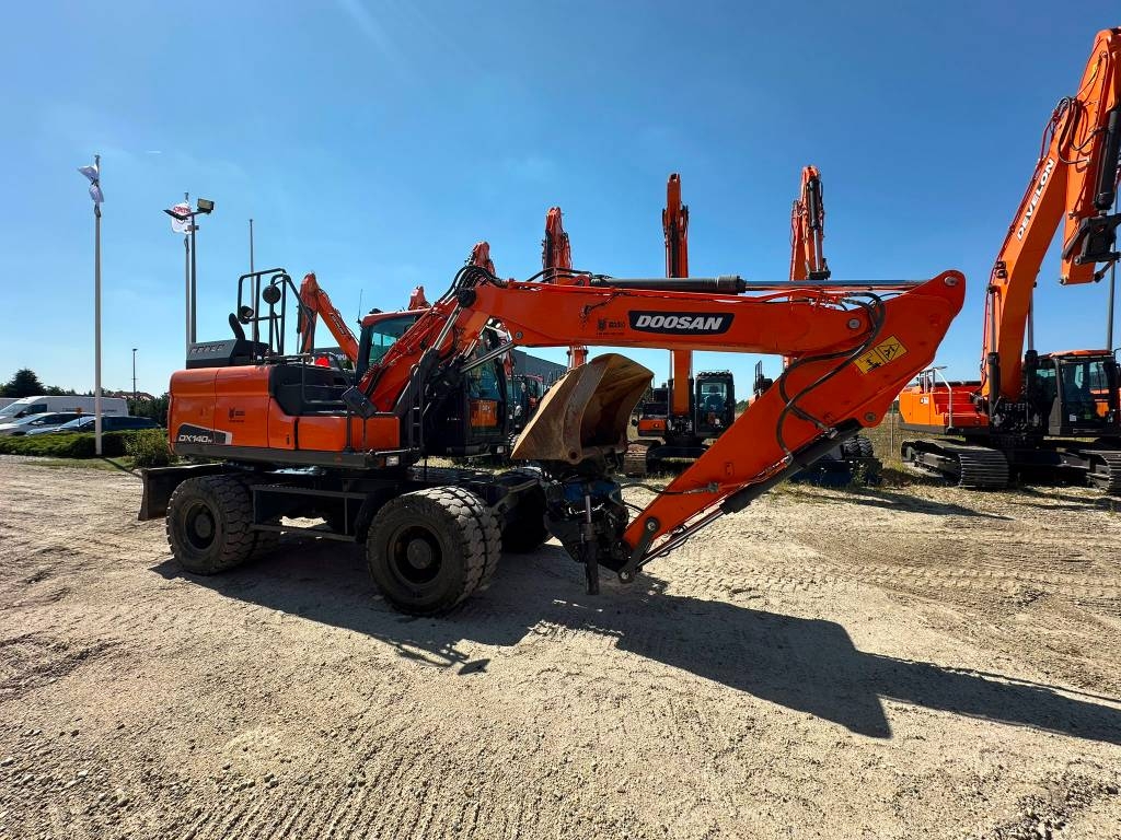 Doosan DX 140 W