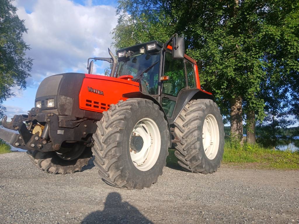 Valtra 6850 Hi-Tek Etunostolaite Pto