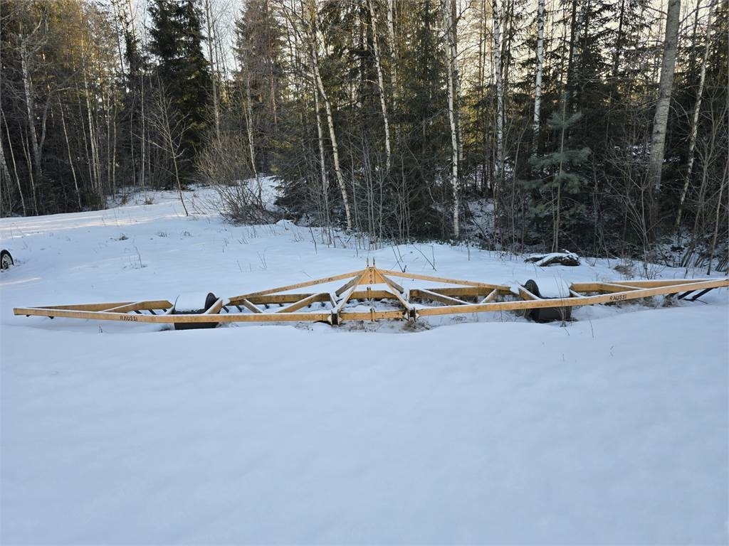 Raussi jyrsinturpeenkääntäjä