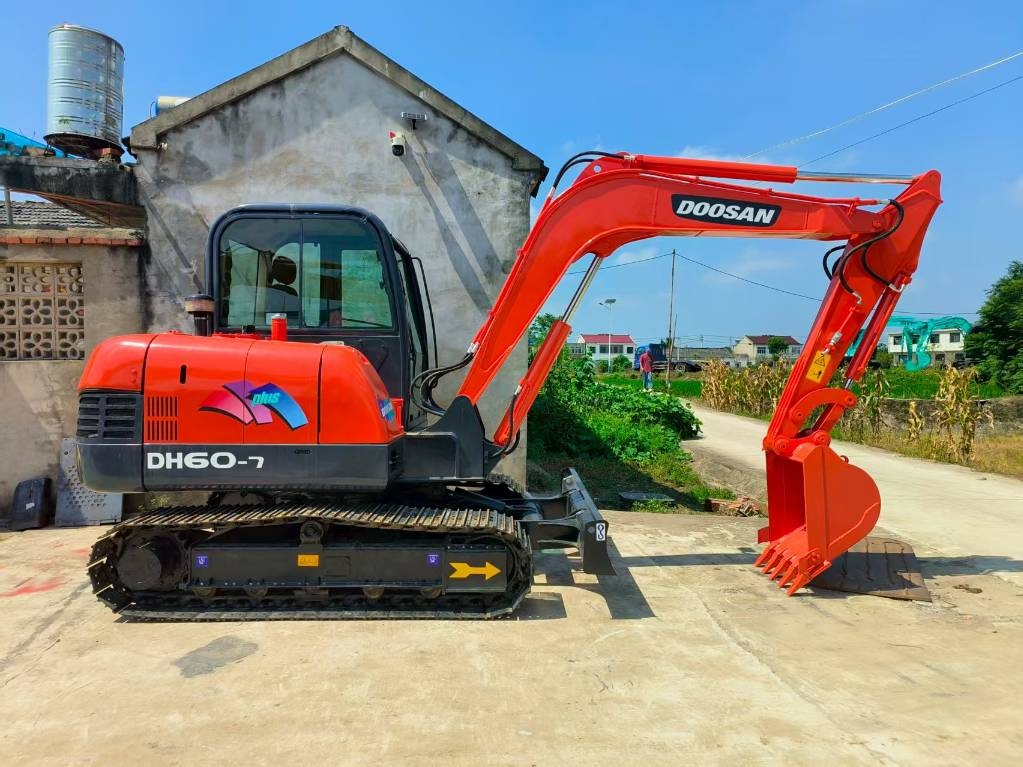 Mini-pelle Doosan DH 60 — occasion 2023, 513 h