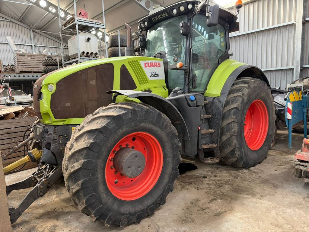 CLAAS Axion 920