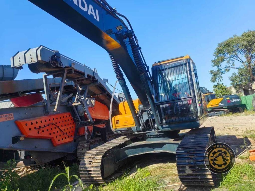 Pelle sur chenilles Hyundai HX 220 HD — occasion 2023
