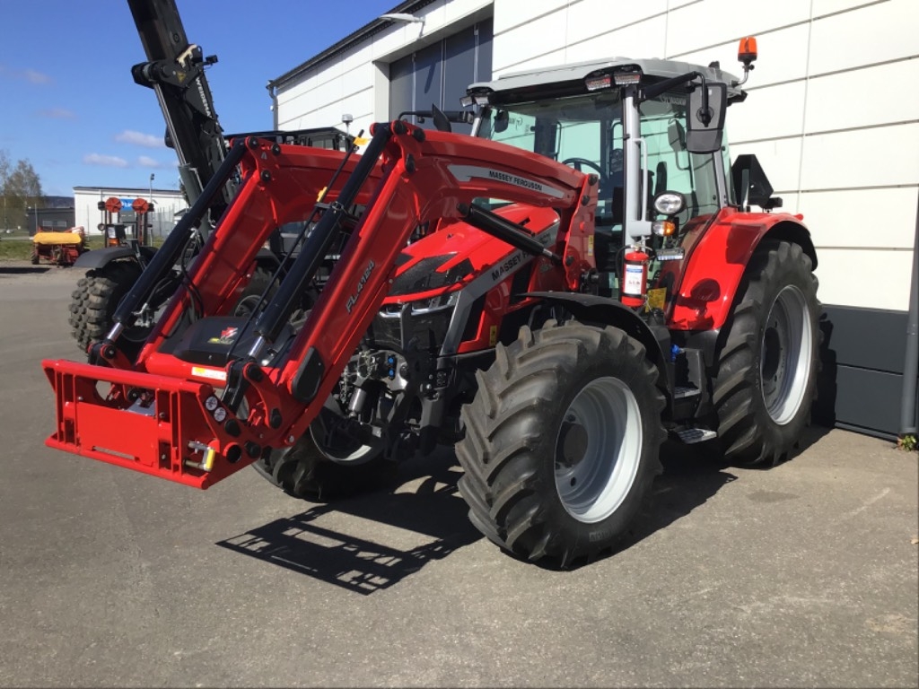 Massey Ferguson 5S.145