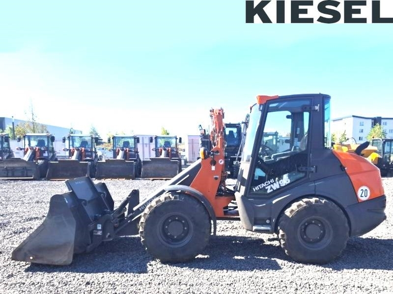 Chargeuse compacte Hitachi ZW 95-6 — occasion 2024, 780 h