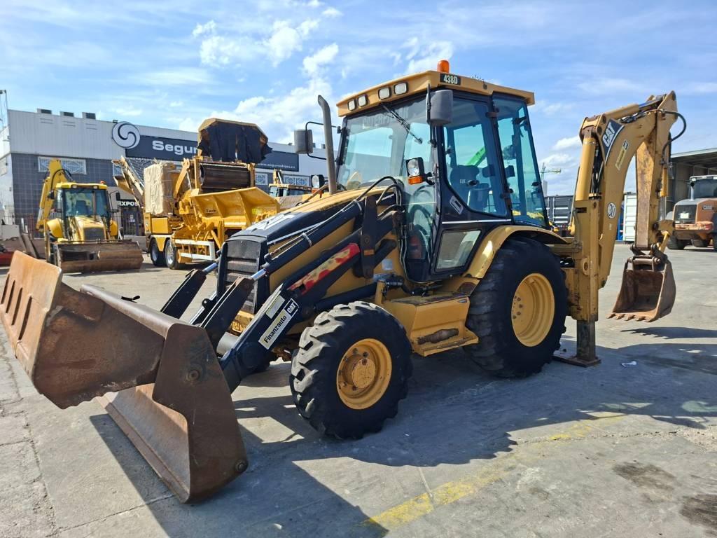 CAT 438 D