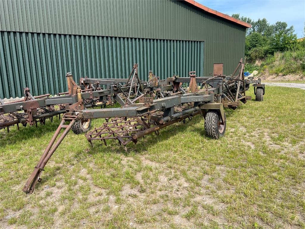 Fortschritt Kopplungswagen T 890 mit Eggen