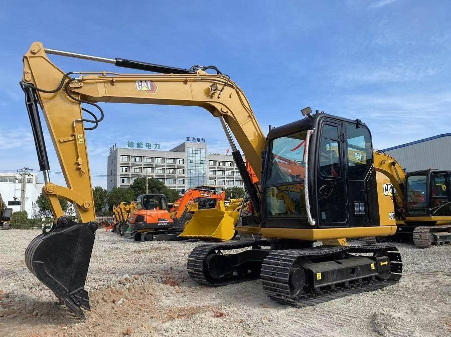 Mini-pelle Caterpillar 307 — occasion 2022, 711 h