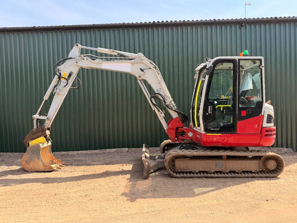 Takeuchi TB 250 5 Ton Midi Digger