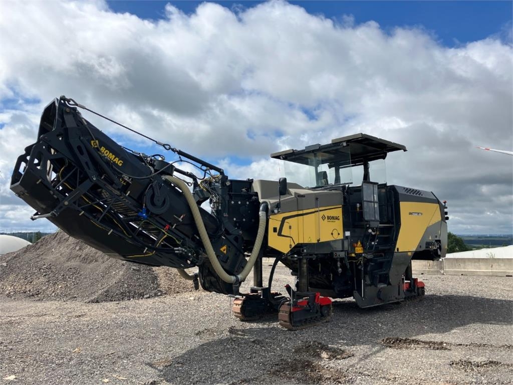 Raboteuse à froid Bomag DE BM 2000/65 STAGEV — occasion 2024, 935 h