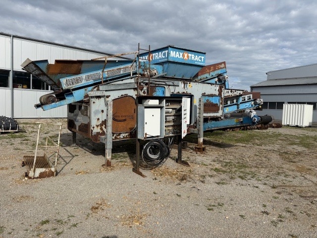 Proflow West Waste Systems Ltd Max X TracK PNEUMAIC SCREEN