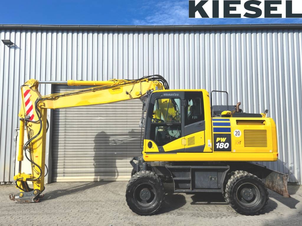 Pelle sur pneus Komatsu PW 180-11 — occasion 2020, 5 700 h