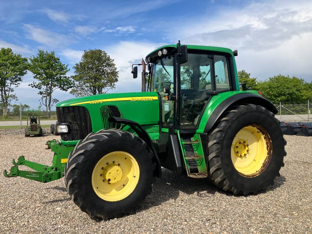 John Deere 6920