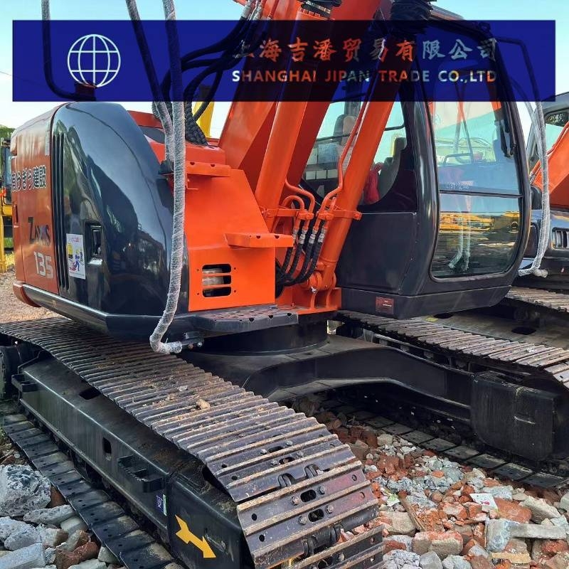 Hitachi ZX 135