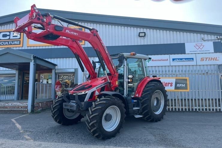 Massey Ferguson 5S.145