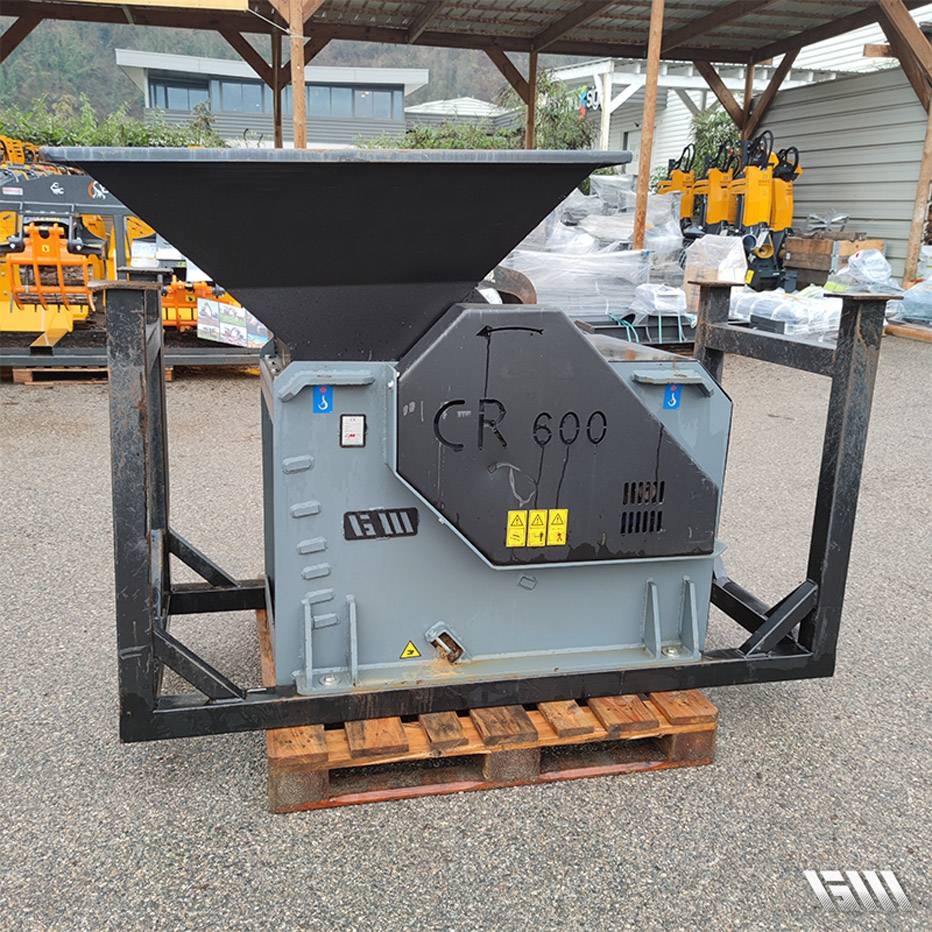 CM CRUSHERS CR600