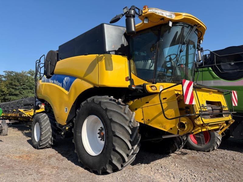 Moissonneuse-batteuse New Holland CR 9070 — occasion 2011, 3 060 h