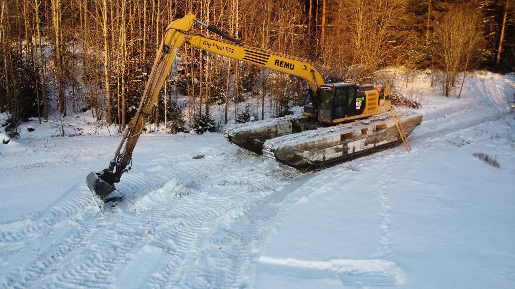 CAT 320 REMU Amfibious