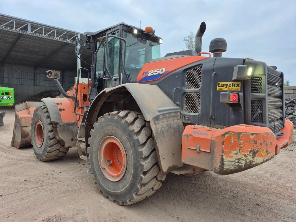 Hitachi ZW 250-6