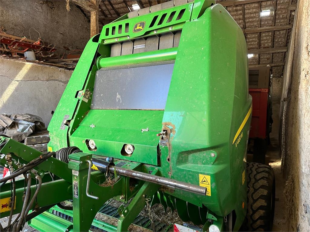 John Deere V461M