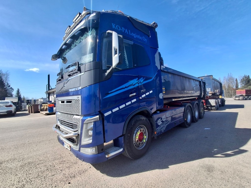 Volvo FH750 8x4 ja 5 aks kasettiperävaunu