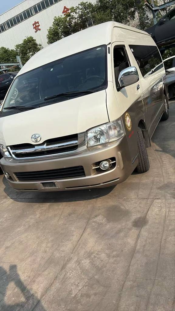 Toyota Hiace Commuter