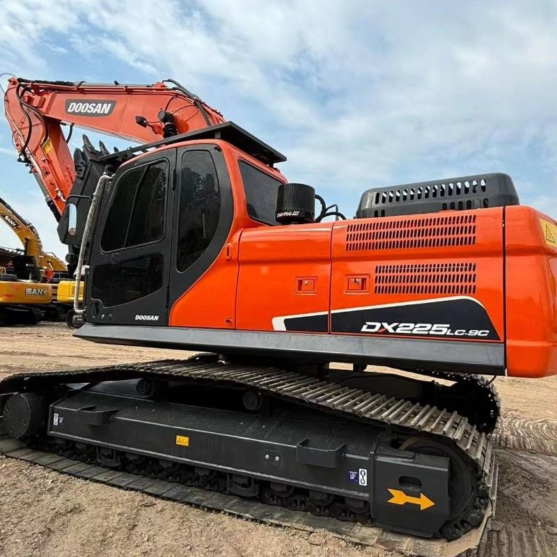 Doosan DX 225