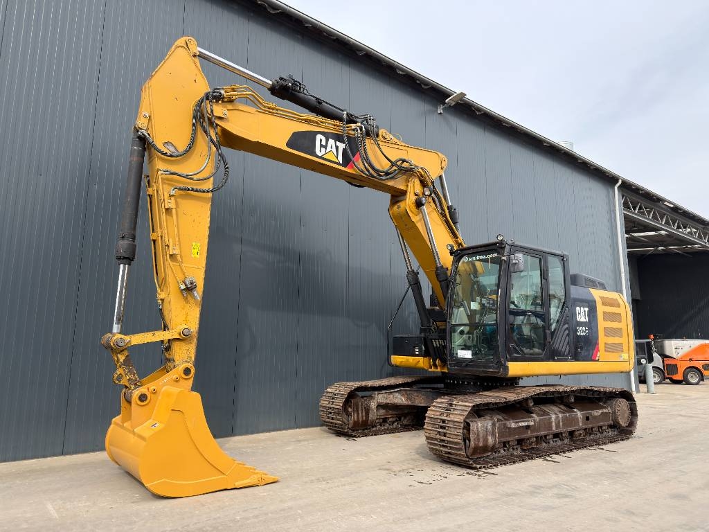Pelle sur chenilles Caterpillar 323EL VA — occasion 2012, 12 341 h