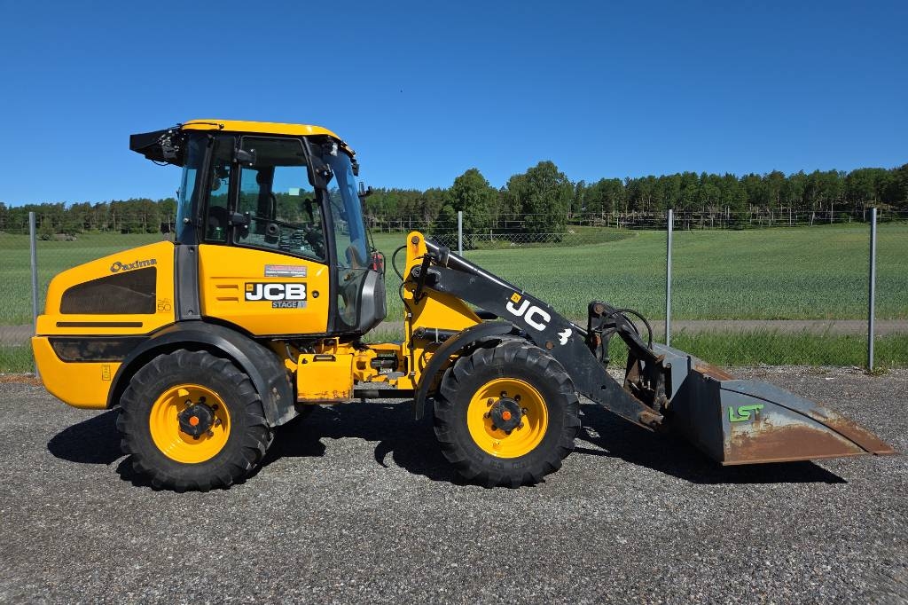 JCB 409 Nordic Edition med utrustning