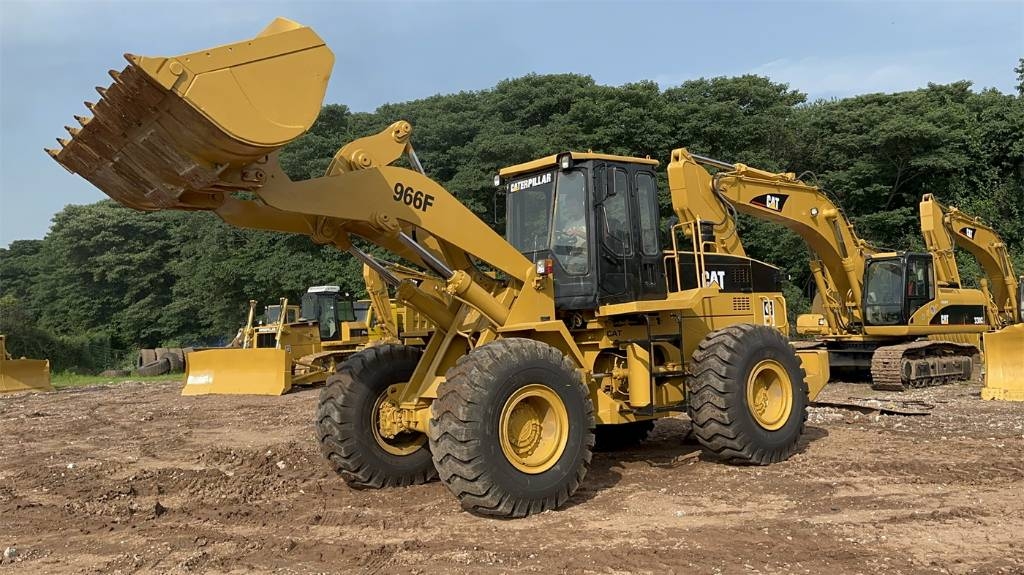 Chargeuse sur pneus Caterpillar 966F — occasion 2015