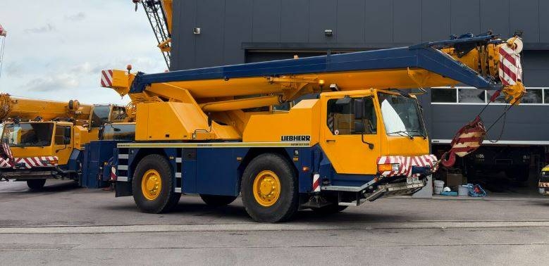 Grue tout-terrain Liebherr LTM 1040-2.1 — occasion 2006, 22 527 h
