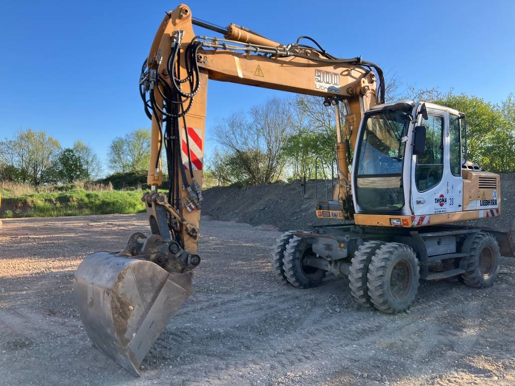 Pelle sur pneus Liebherr A 900 C Litronic — occasion 2004, 15 900 h