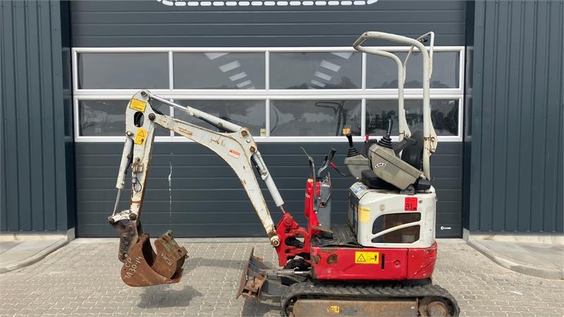 Takeuchi TB210R Takeuchi TB210 årg 2018.1281 timer.