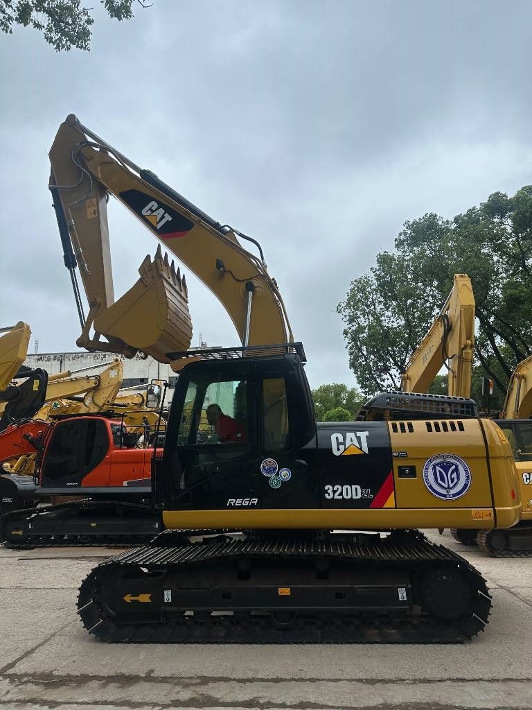 CAT 320D2L