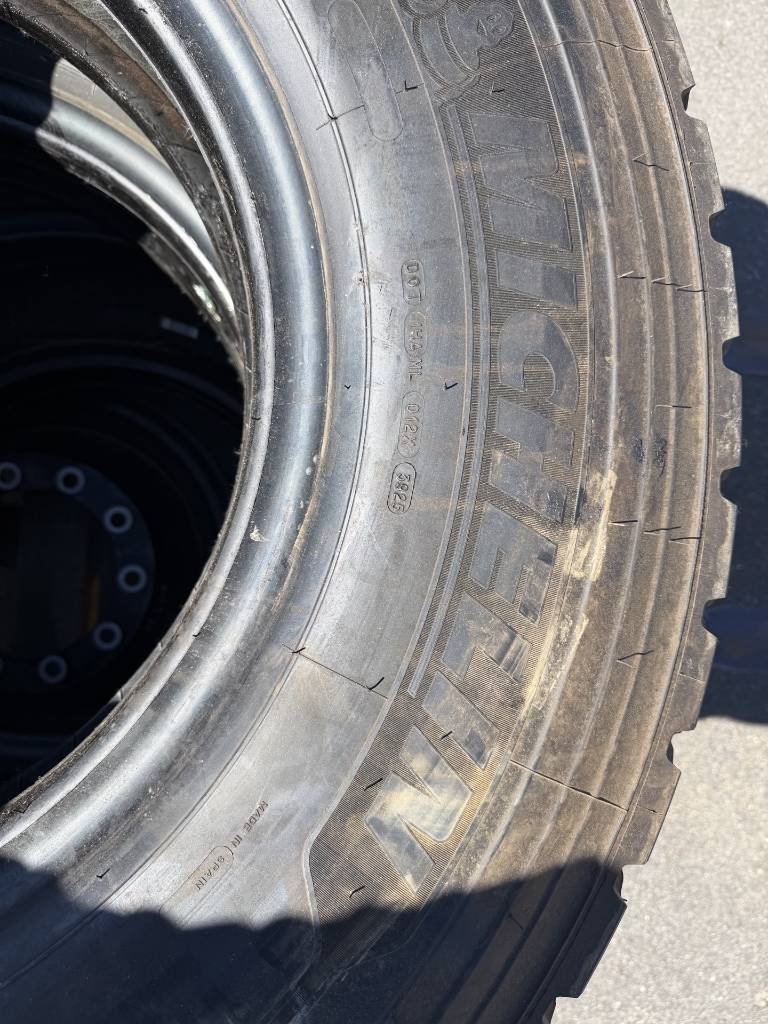 Michelin 325/95R24
