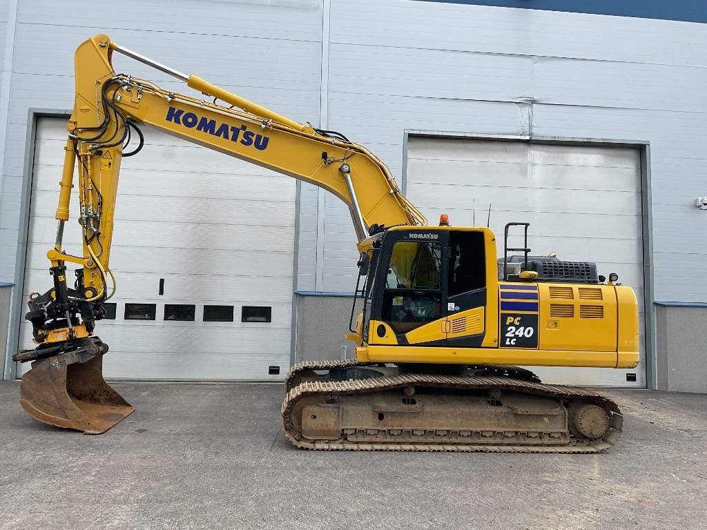 Komatsu PC240LC-11