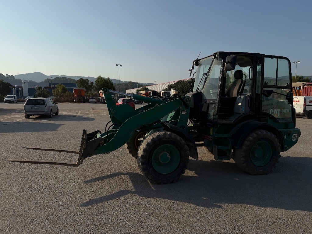 CAT 908M