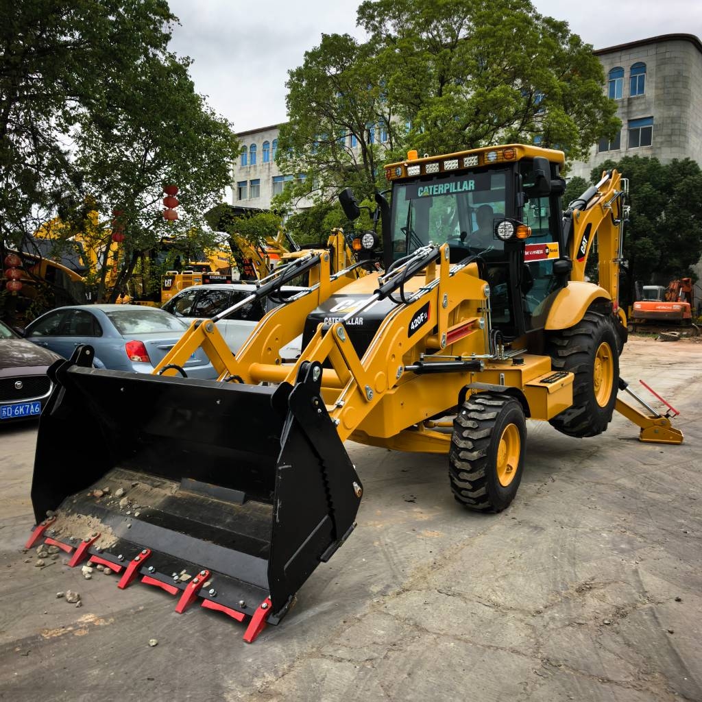 Tractopelle Caterpillar 420 F — occasion 2025, 45 h