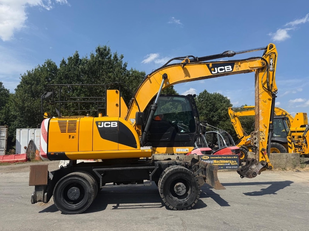 JCB 145W