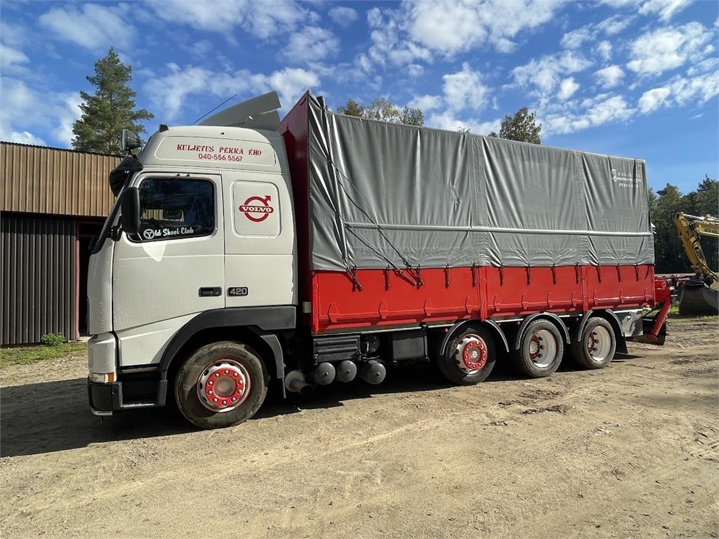 Camion plateau grue Volvo FH12 8x2 — occasion 2000
