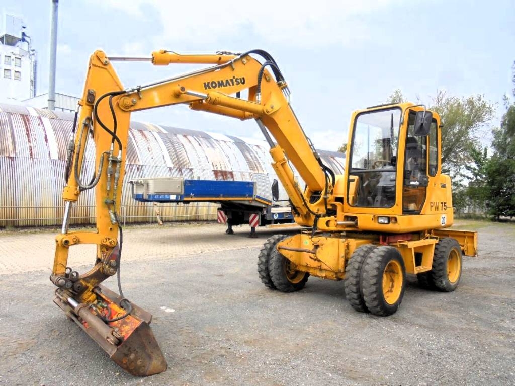 Pelle sur pneus Komatsu PW 75 — occasion 1999, 2 722 h