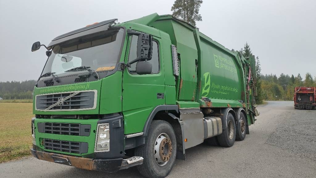 Volvo FM9 6x2 pakkaaja +nostin +etukippo